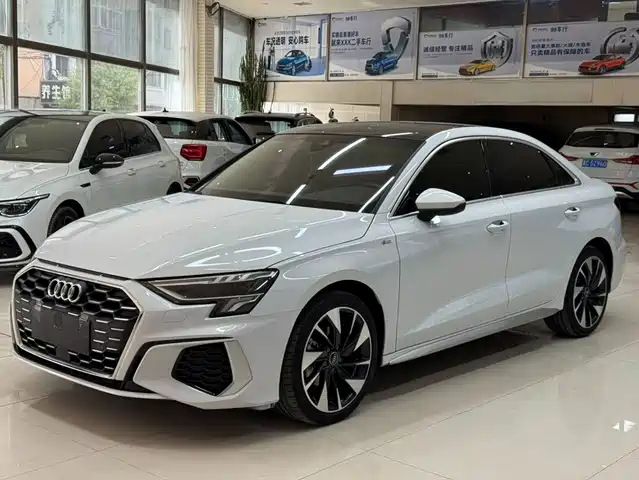 Audi A3 A3L Limousine 35 TFSI, Стиль Спорт