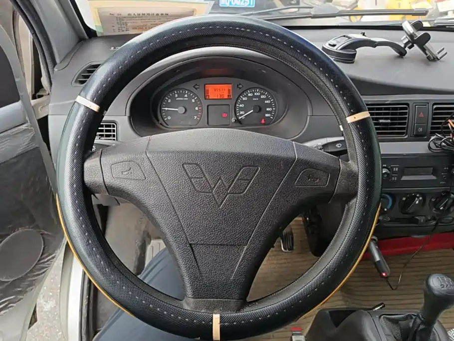 Wuling Motors Wuling Rongguang 2014 2011 1.2L Base Model