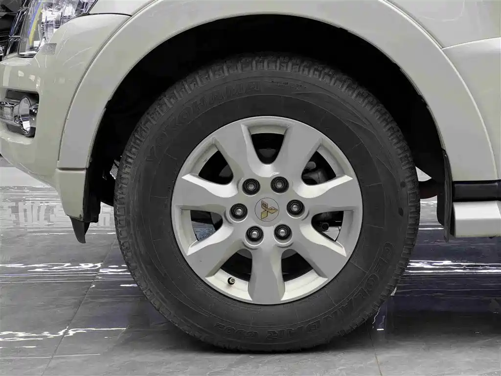 Mitsubishi Pajero (Import) 2020 3.0L Automatic Standard Edition фото 4