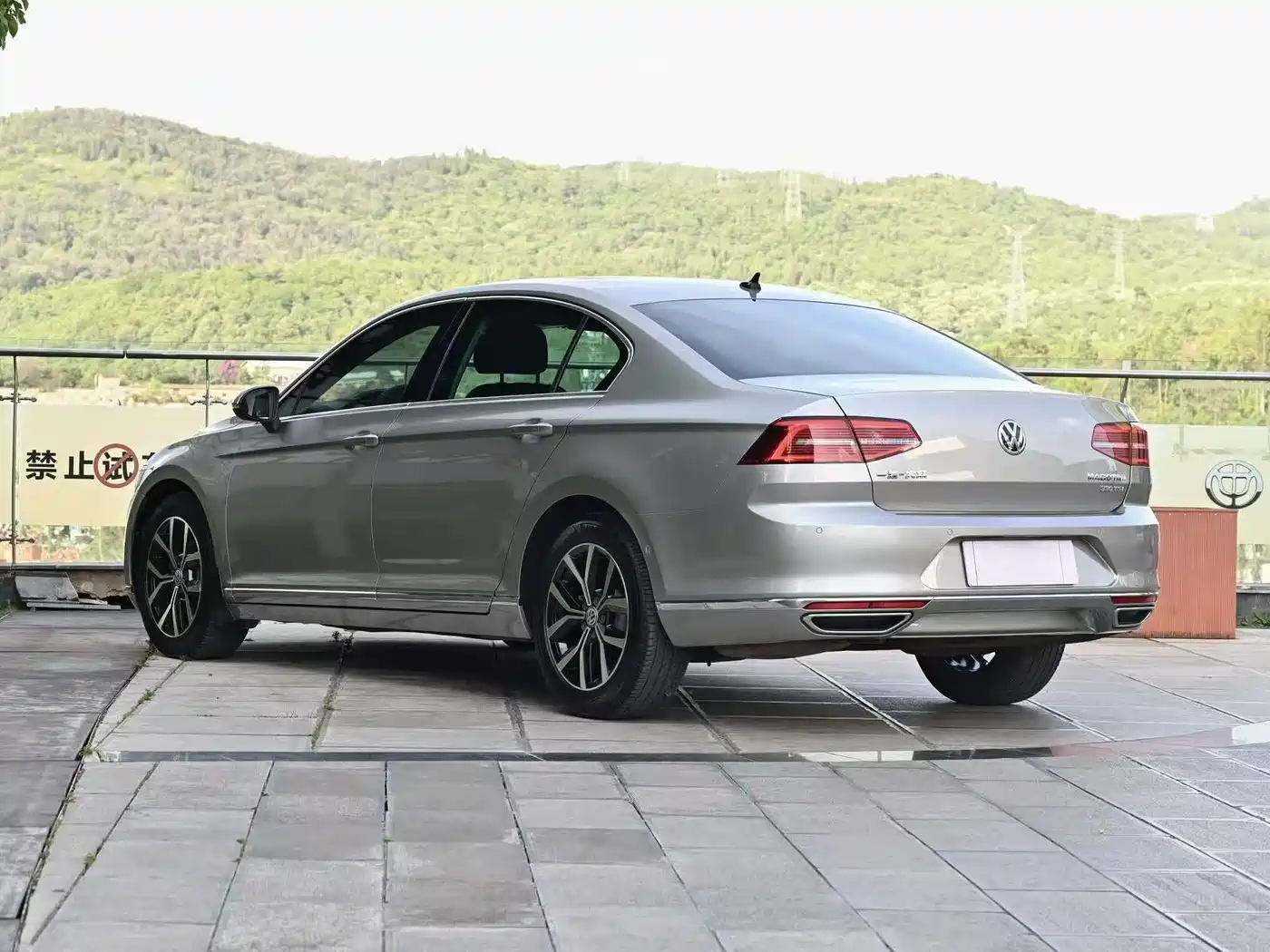 Volkswagen Magotan 2017 330TSI DSG Premium фото 12