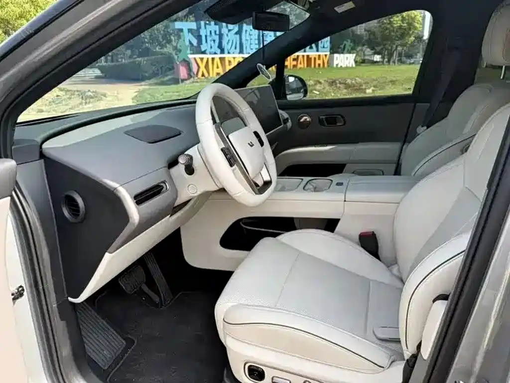 Li Auto i6 2026 2025 4WD Base Model