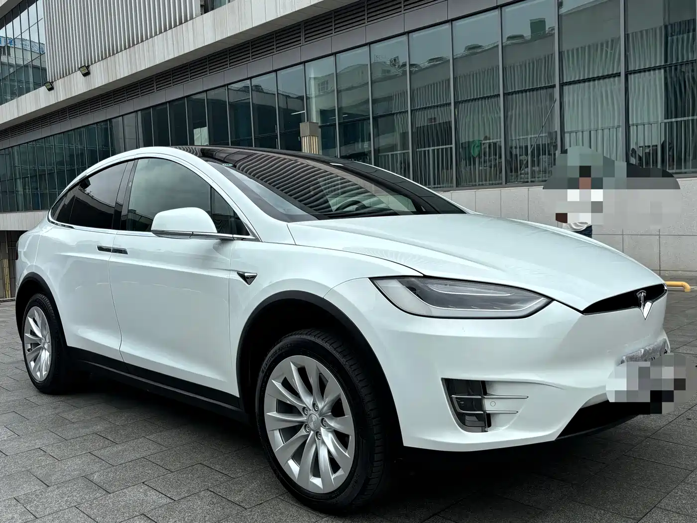 TESLA MODEL X