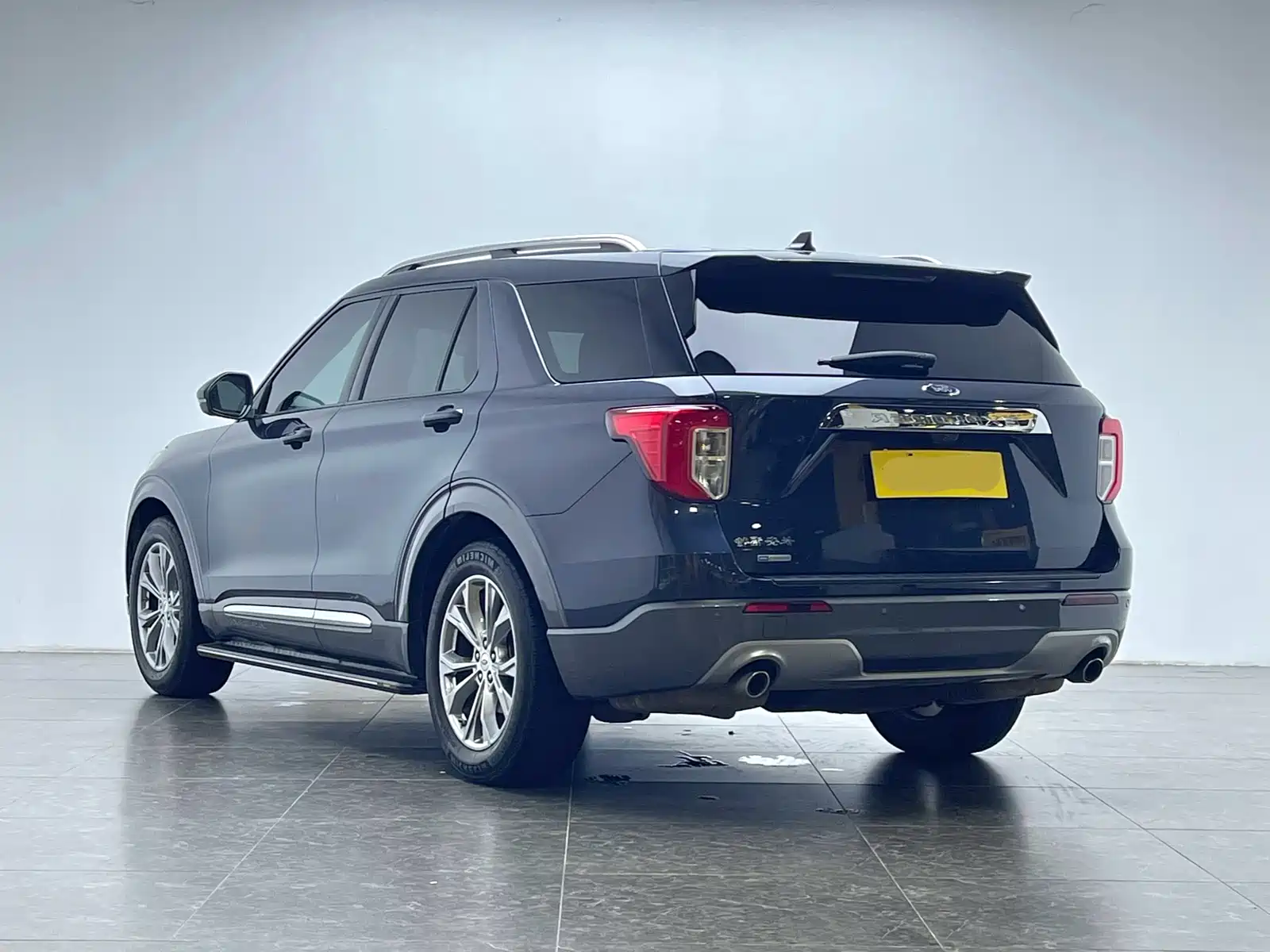 Фото 21 - Ford Explorer
