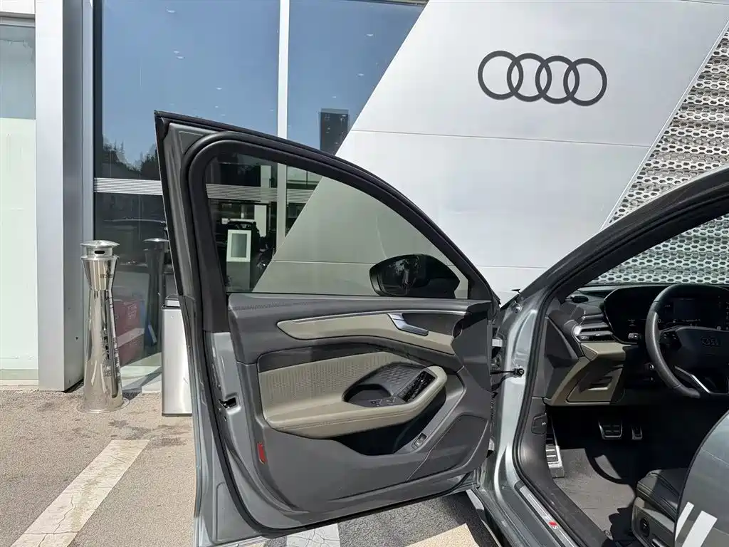 Photo 3 - Audi A6L