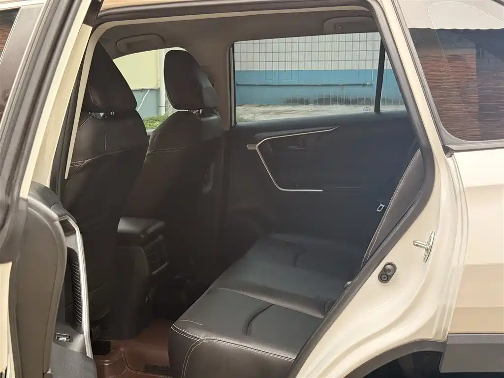 Toyota RAV4 Rongfang 2023 2.0L CVT 2WD Urban Edition фото 16