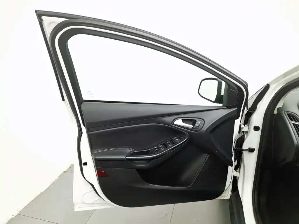 Photo 8 - Ford Focus