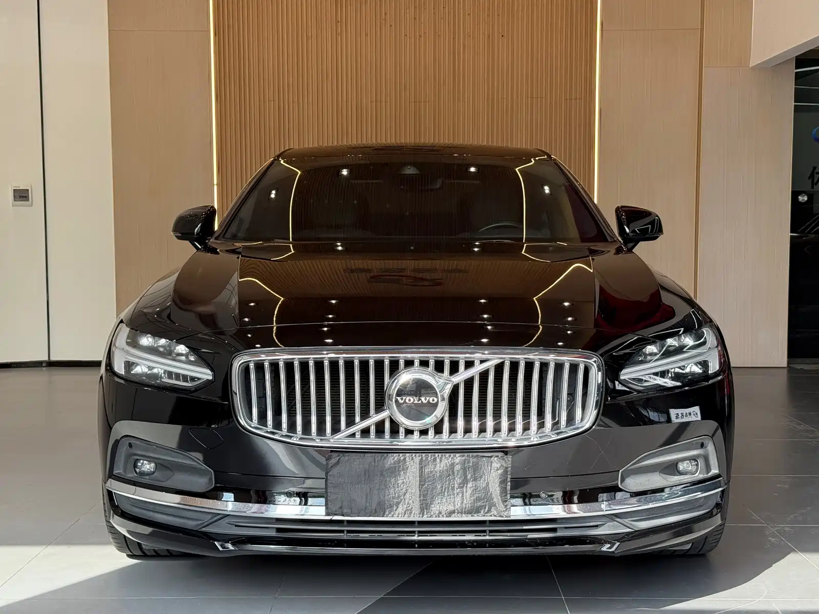 Фото 2 - Volvo S90