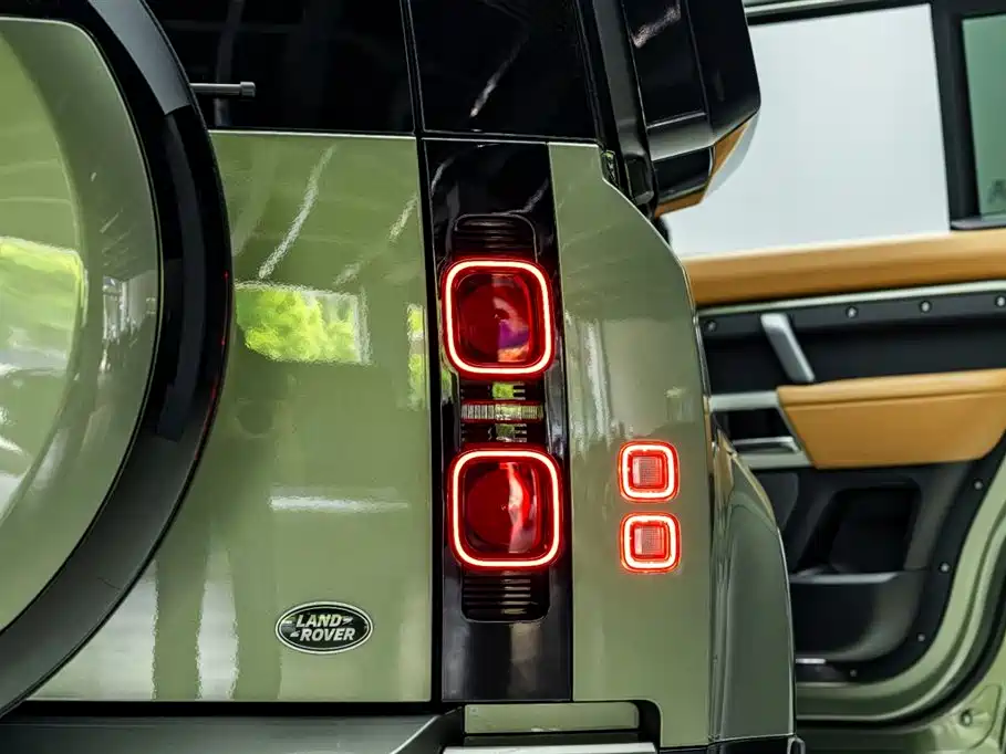 Land Rover Defender 2023 Facelift 110 3.0T P400 X-DYNAMIC HSE фото 33