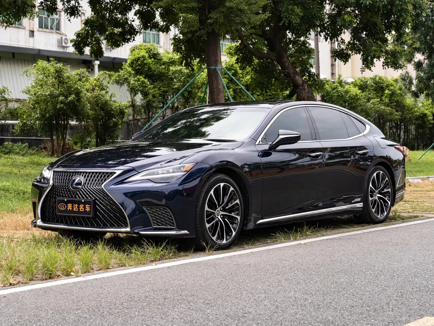 Lexus LS