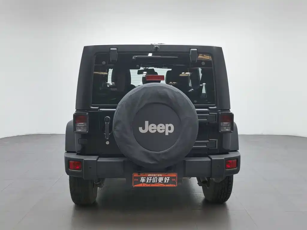 Photo 4 - Jeep Wrangler