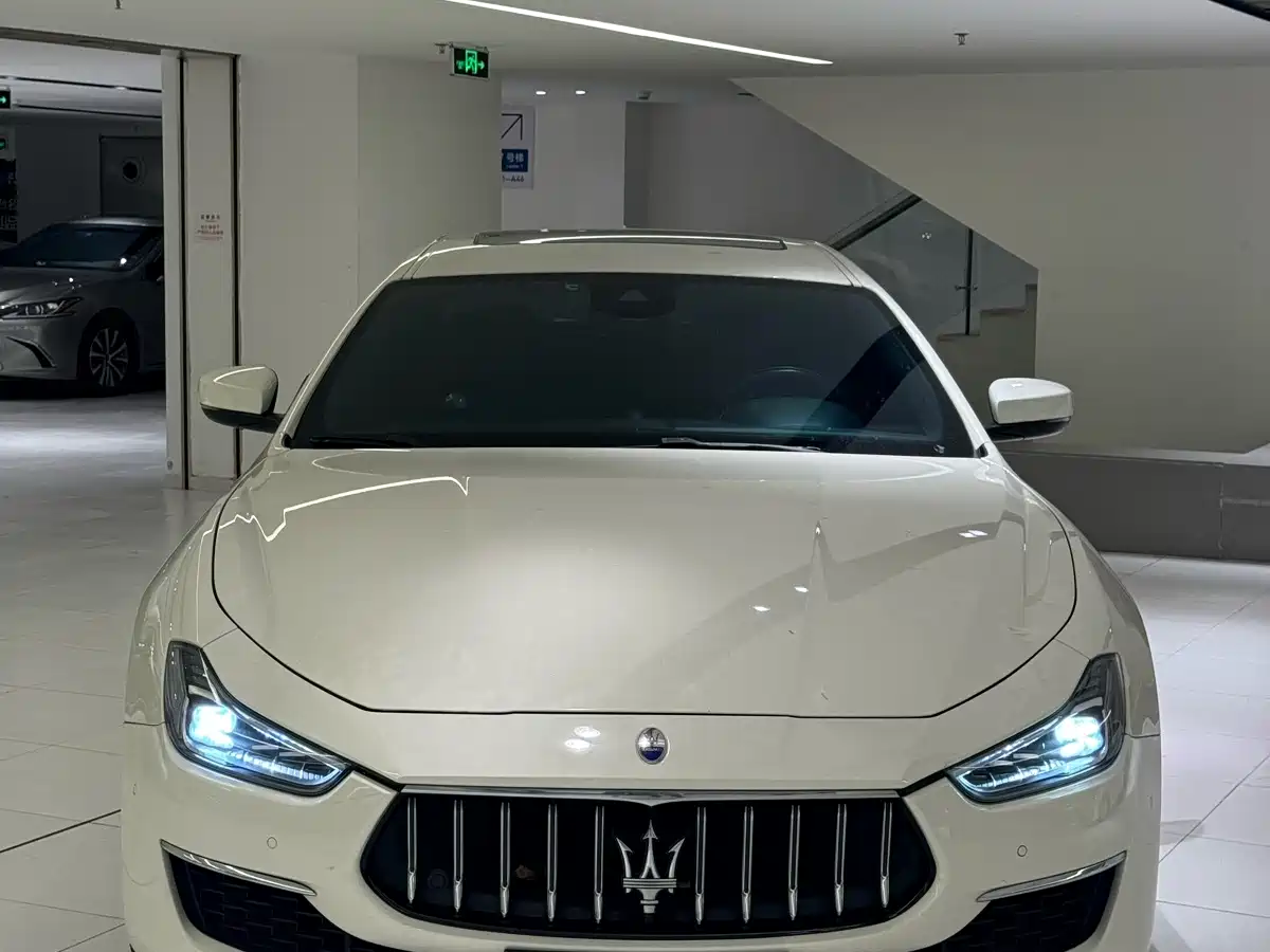 Photo 2 - Maserati Ghibli
