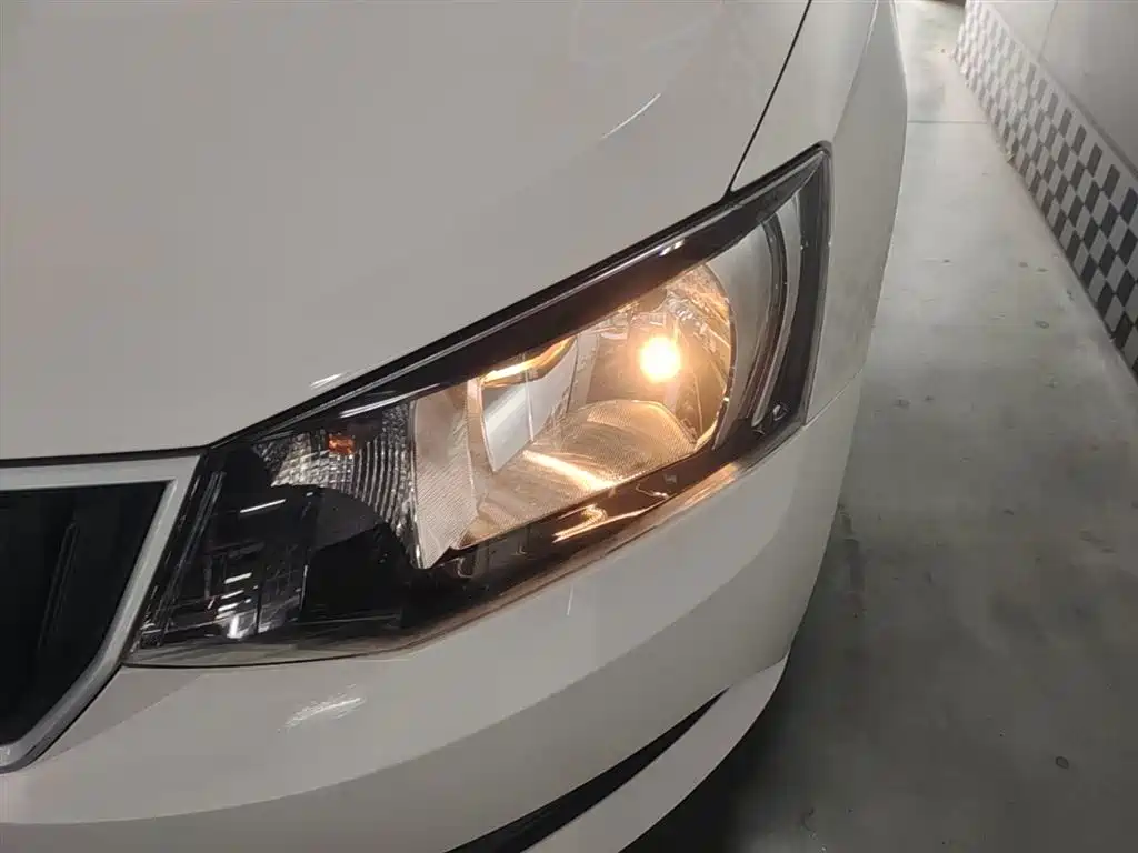 Škoda Fabia 2017 1.4L Auto Car Enjoy Edition фото 24