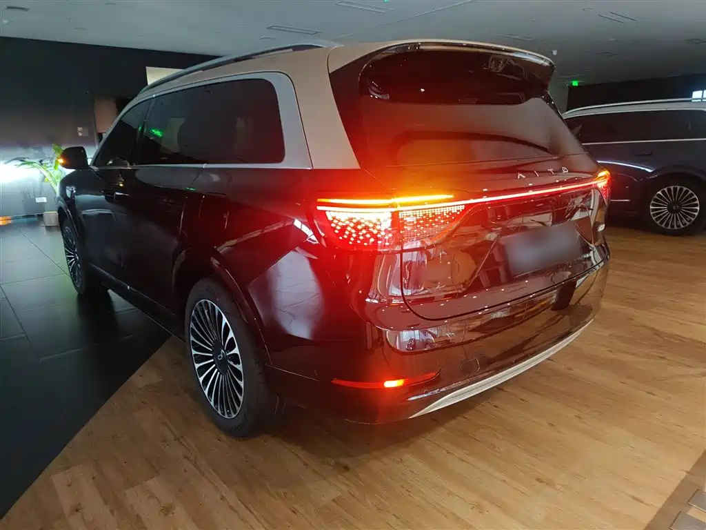 AITO Wenjie AITO M9 2025 Extended Range Ultra 52kWh 5-Seater фото 5