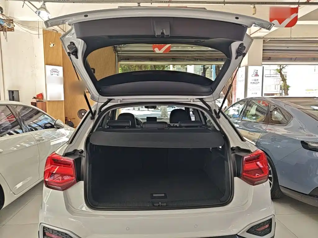 Фото 19 - Audi Q2L