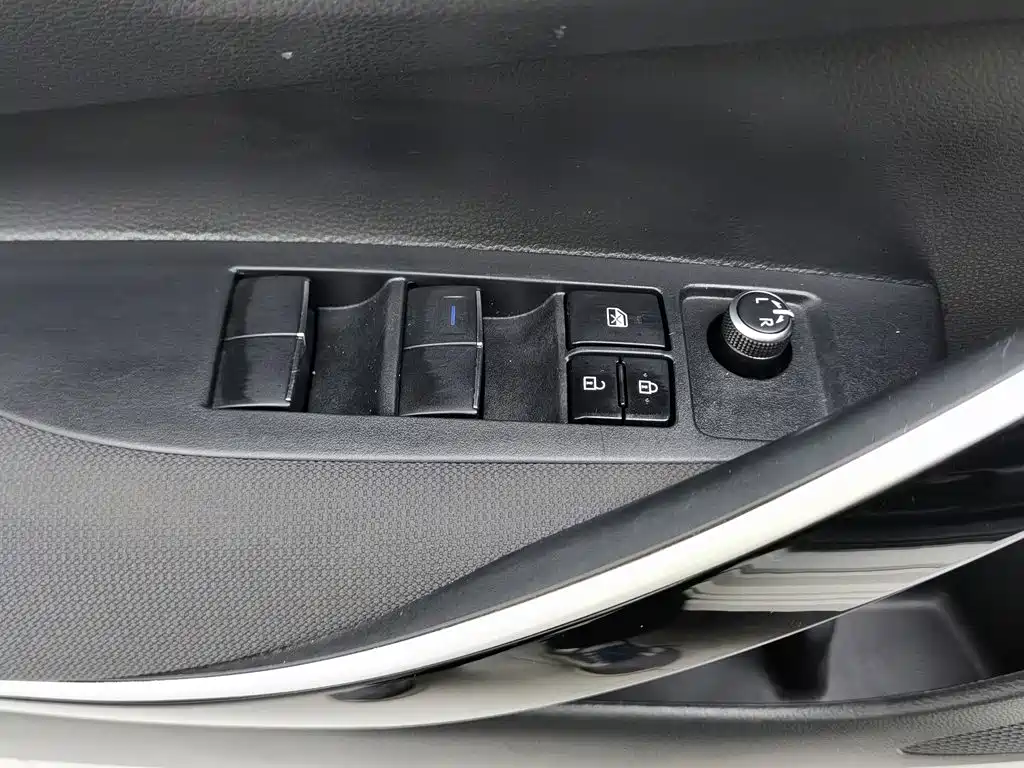 Фото 9 - Toyota Corolla