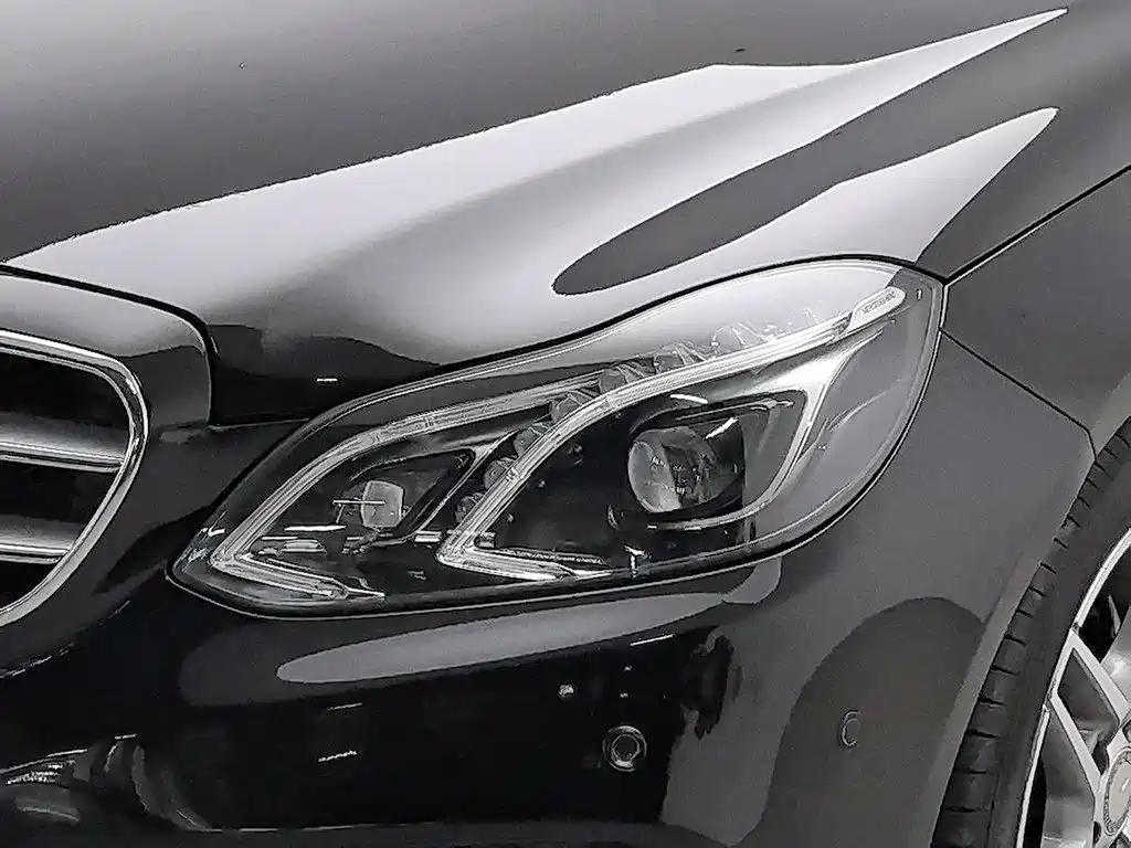 Фото 7 - Mercedes-Benz E-Class