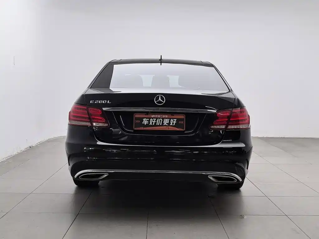 Фото 4 - Mercedes-Benz E-Class