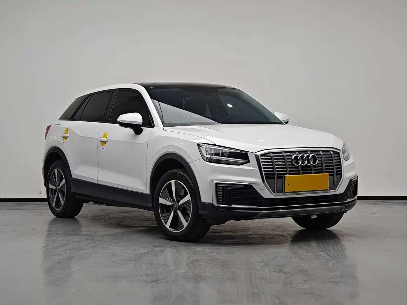 AUDI Q2L E TRON