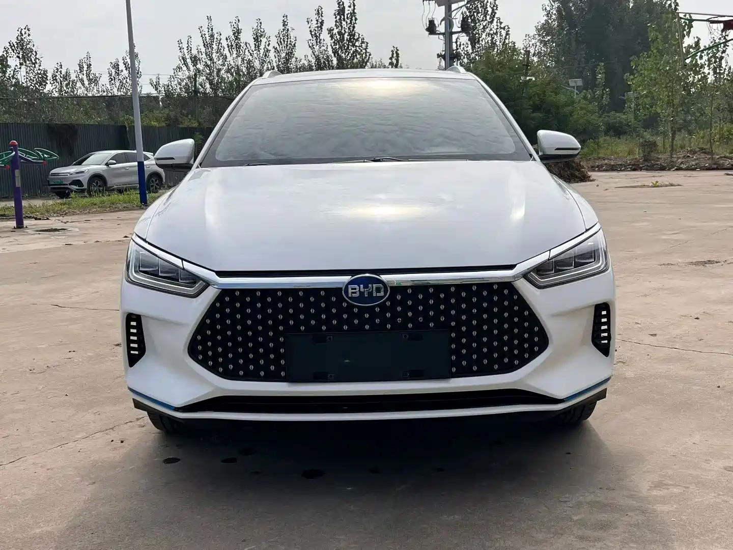 Фото 2 - BYD e2