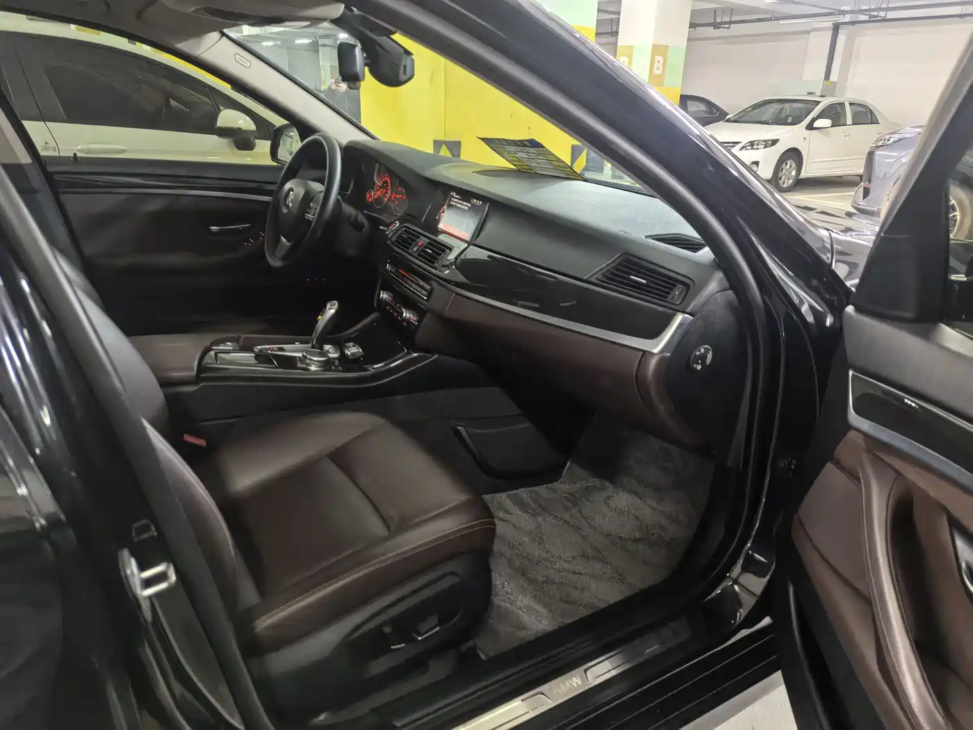 BMW 5 Series 2014 525Li Luxury Design Package фото 9