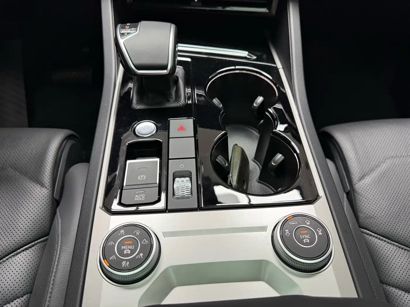 Volkswagen Touareg 2019 2.0TSI Sharp Wing Edition China VI фото 27