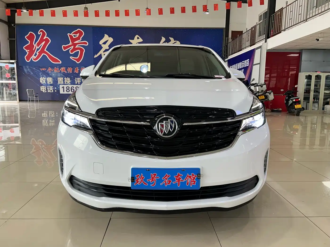 Photo 2 - Buick GL8