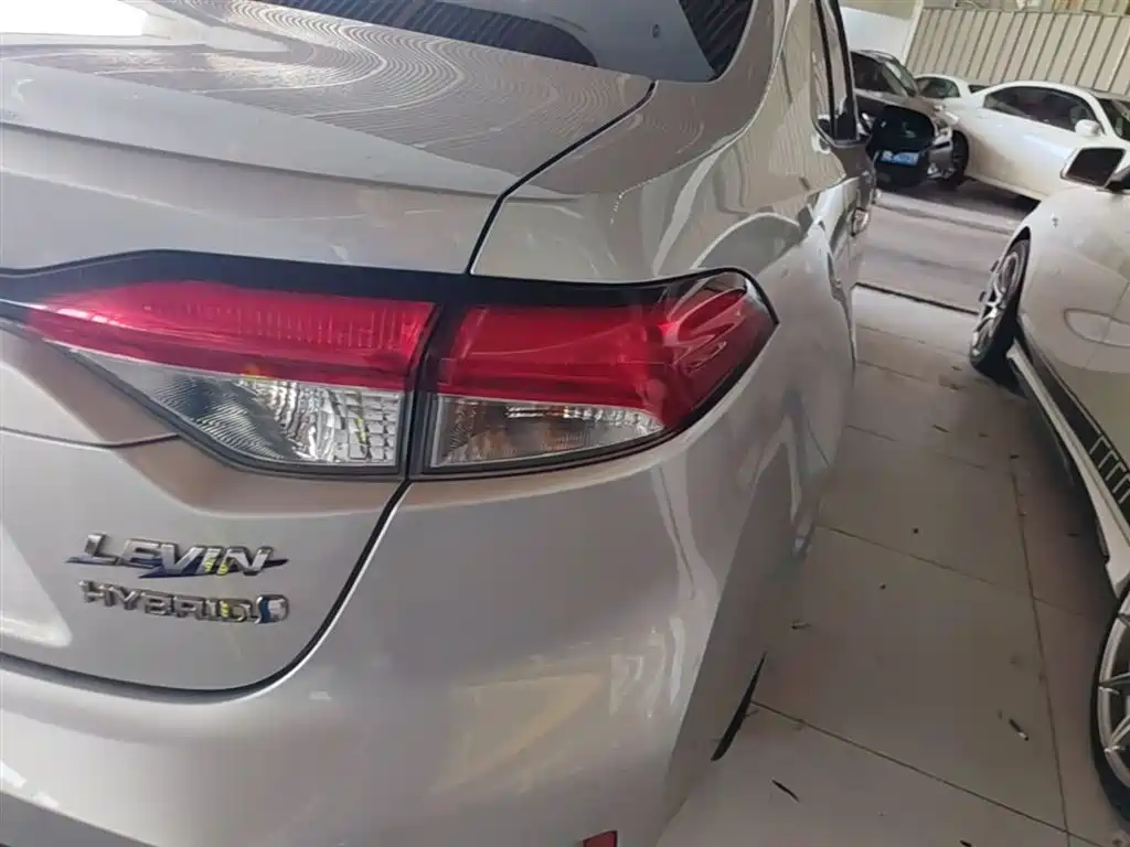 Toyota Levin 2021 Dual Engine 1.8H E-CVT Sport фото 8
