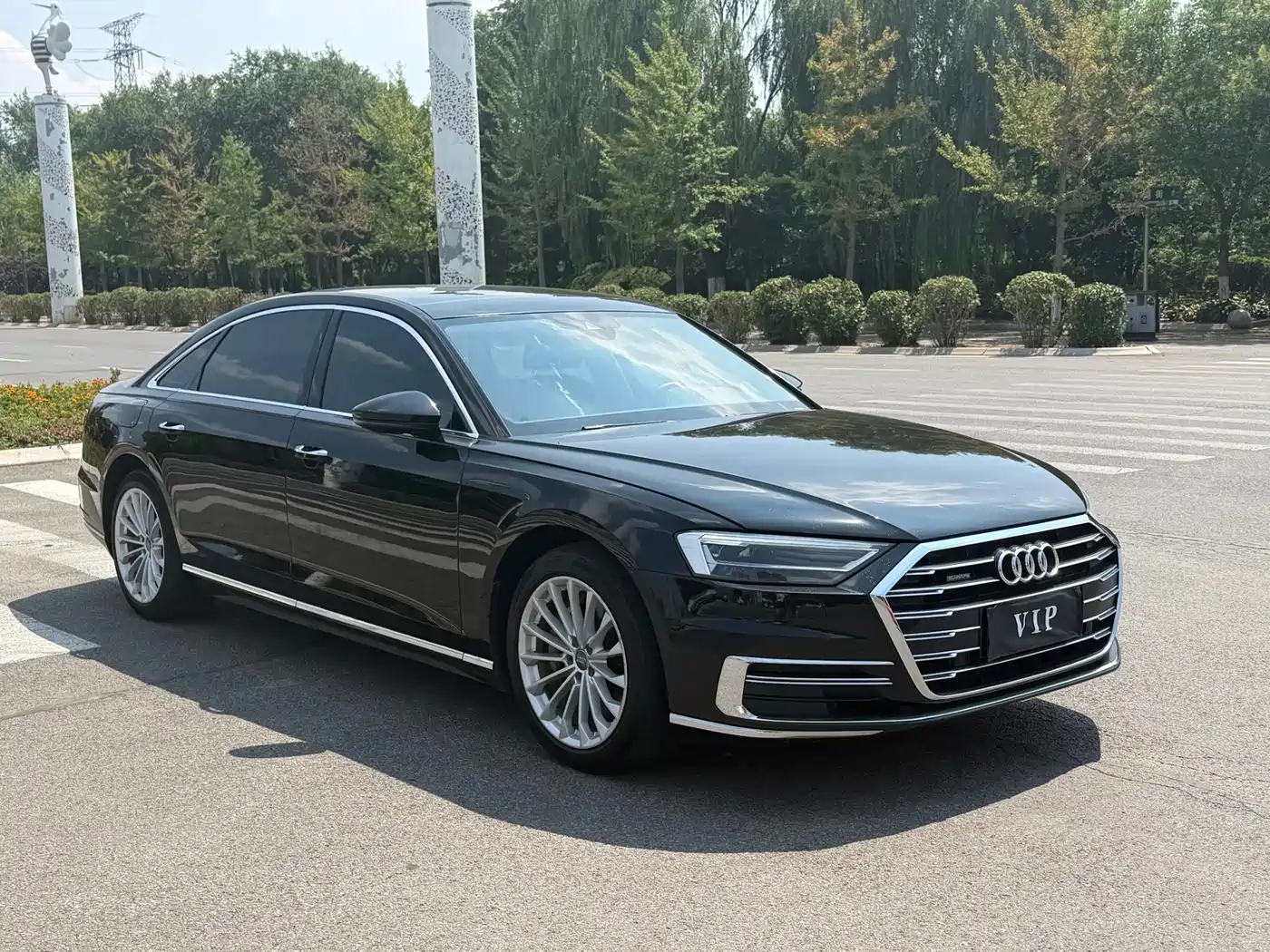 Photo 3 - Audi A8