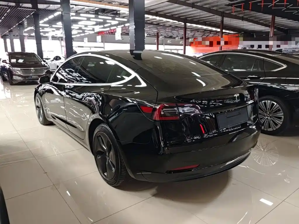 Фото 5 - Tesla Model 3