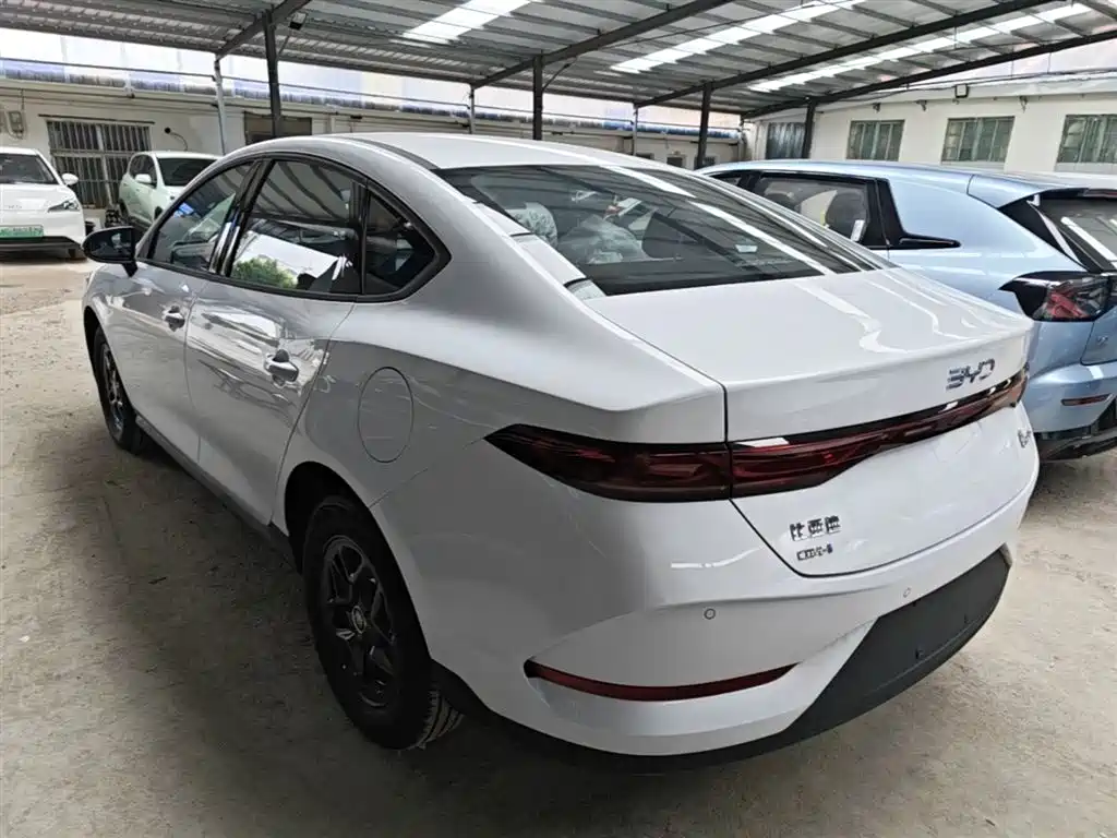 BYD Qin PLUS 2026 DM-i Smart Edition 128KM Progressive фото 5
