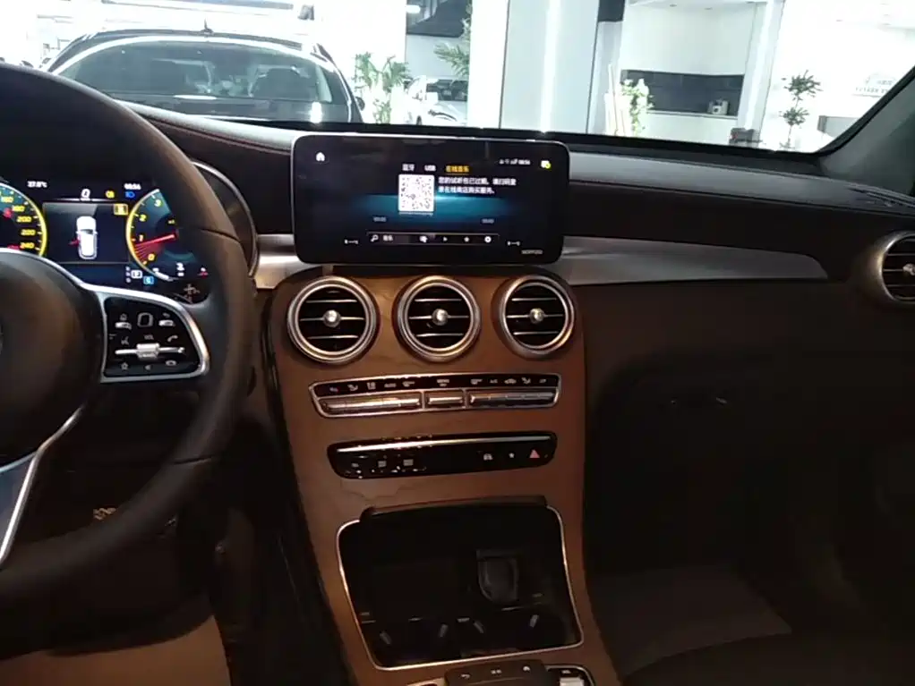 MERCEDES-BENZ GLC