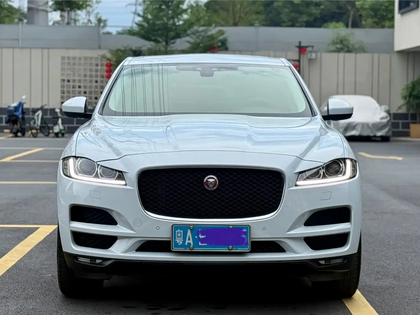 Jaguar F-PACE 2016 2016 2.0T FWD Urban Premium Edition
