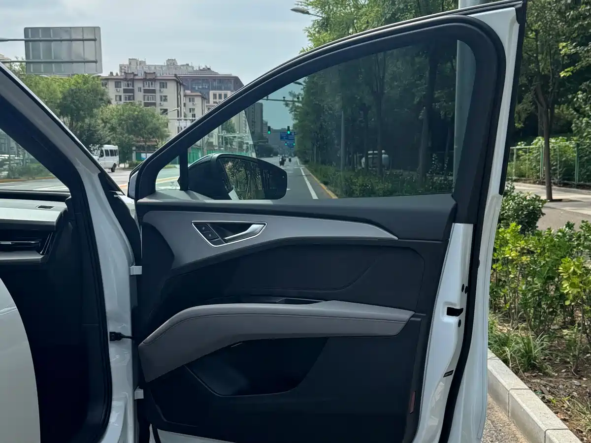 Audi Q5 e-tron 2023 2022 40 e-tron Starlight Mech Suit