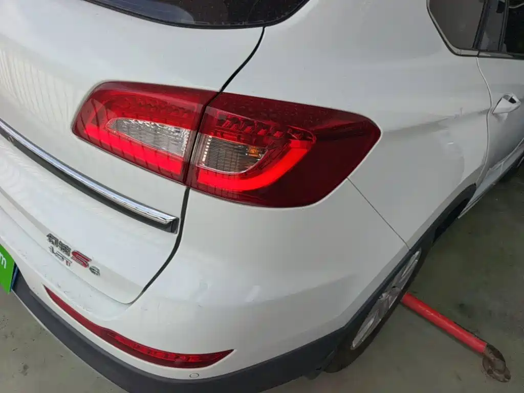 BAIC Huansu S6 2016 2017 1.5T CVT Delight