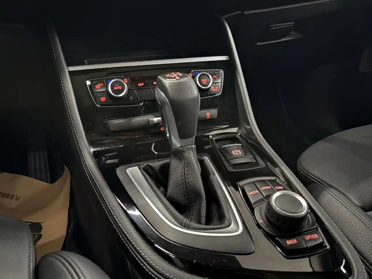 BMW 2 Series Touring 2016 218i Sport Design Package фото 9
