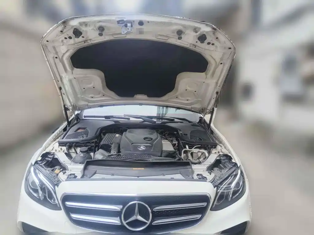 Фото 9 - Mercedes-Benz E-Class