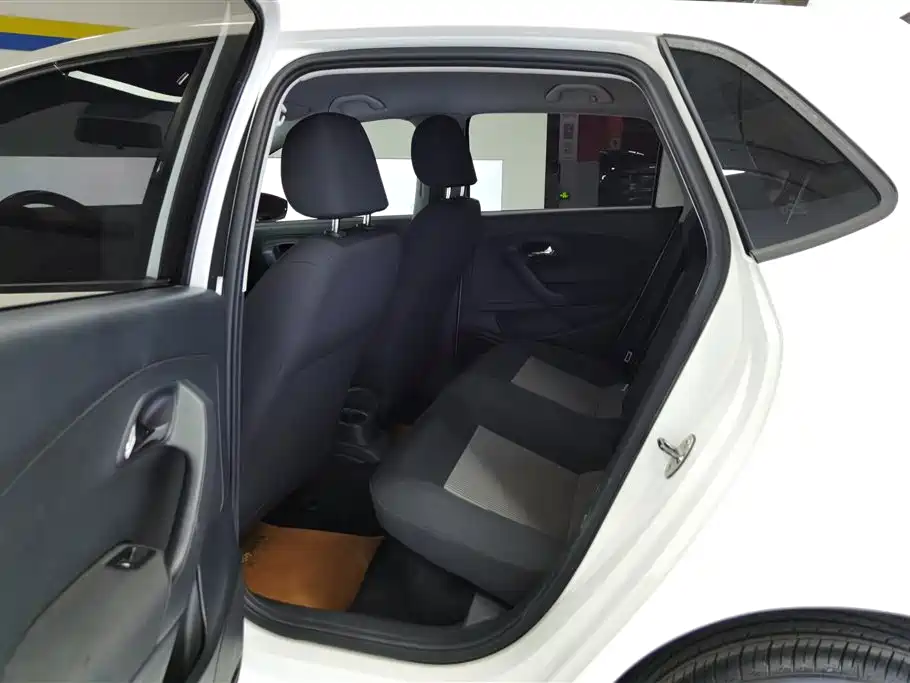 Volkswagen Polo 2016 1.4L Manual Trend фото 11