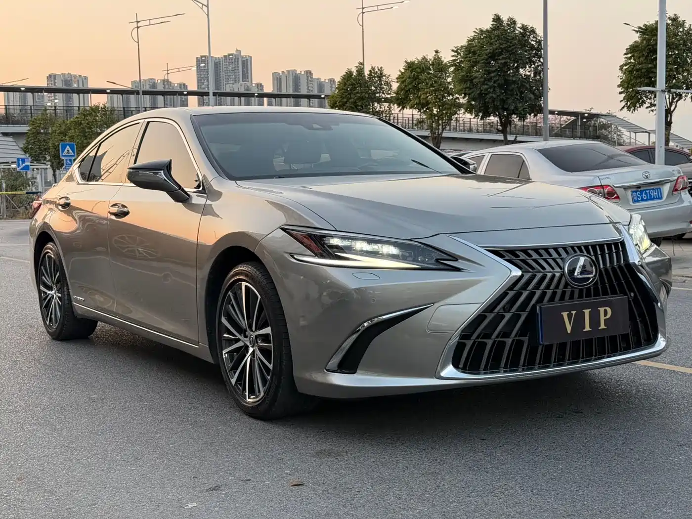 Lexus ES 2021 300h Luxury Edition фото 3