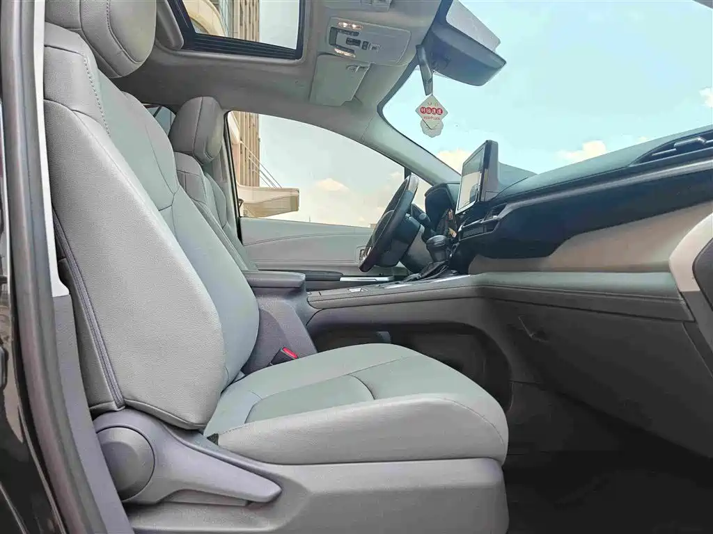 Toyota Granvia 2024 2023 2.5L Hybrid Comfort Edition