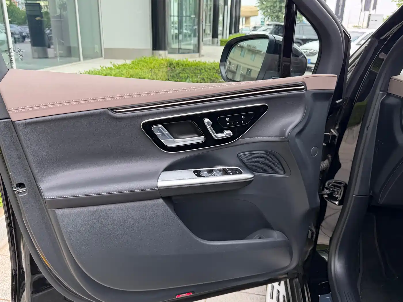 Mercedes-Benz EQE SUV 2025 2024 500 4MATIC Luxury Edition