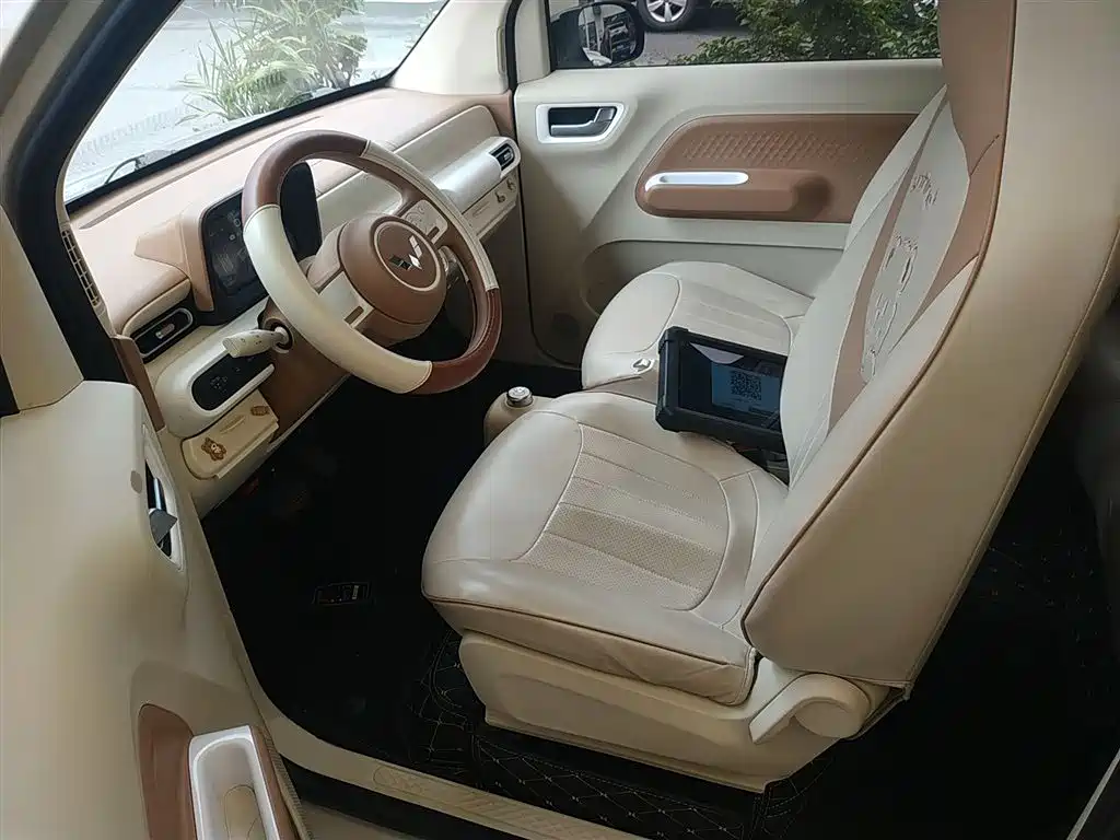 WULING AUTOMOBILE HONGGUANG MINIEV