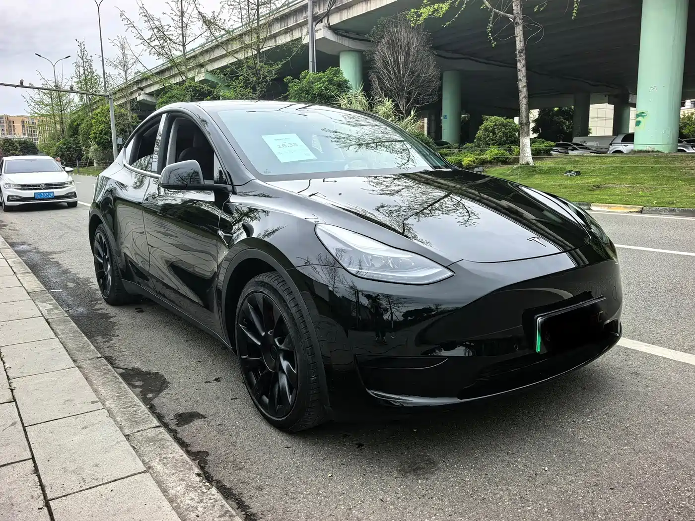 TESLA MODEL Y