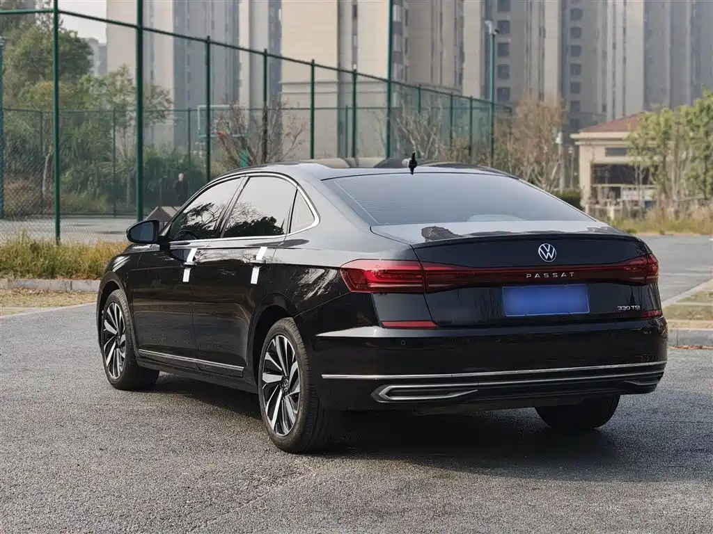 Volkswagen Passat 2022 330TSI Elite Edition фото 11