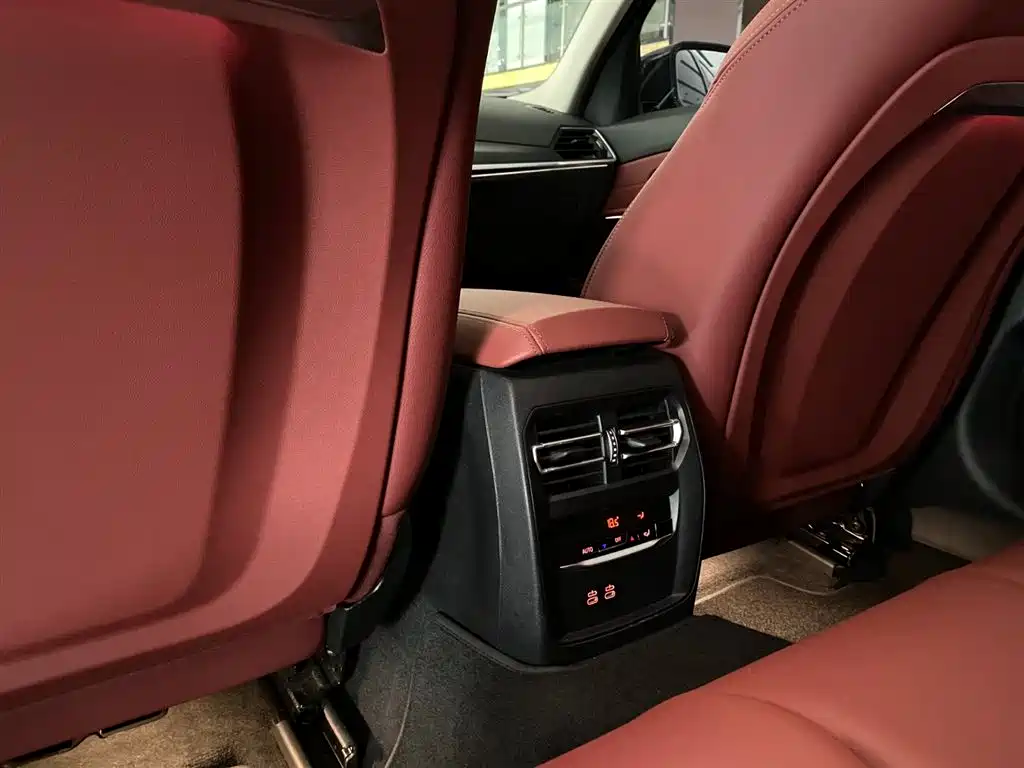 BMW 3 Series 2024 325i M Sport Package фото 16
