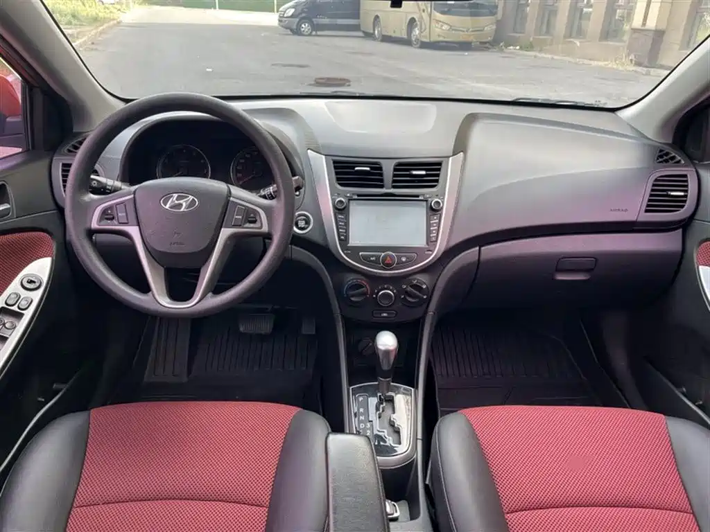Hyundai Reina 2014 Model 1.6L Automatic TOP фото 14
