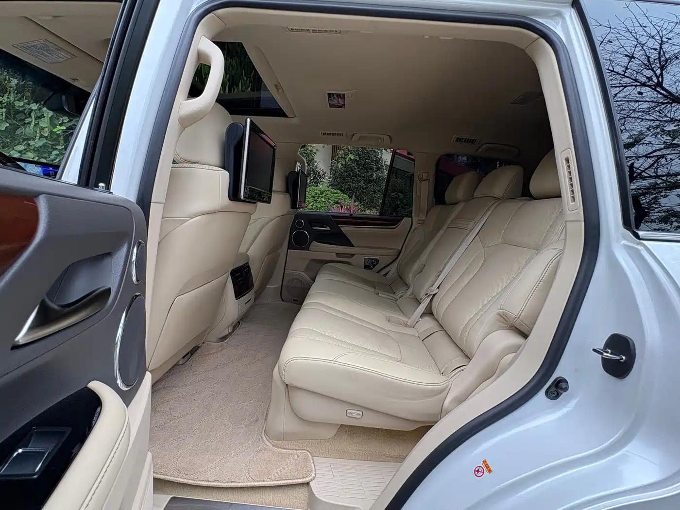 Lexus LX 2016 570 Luxury Premium Edition фото 9