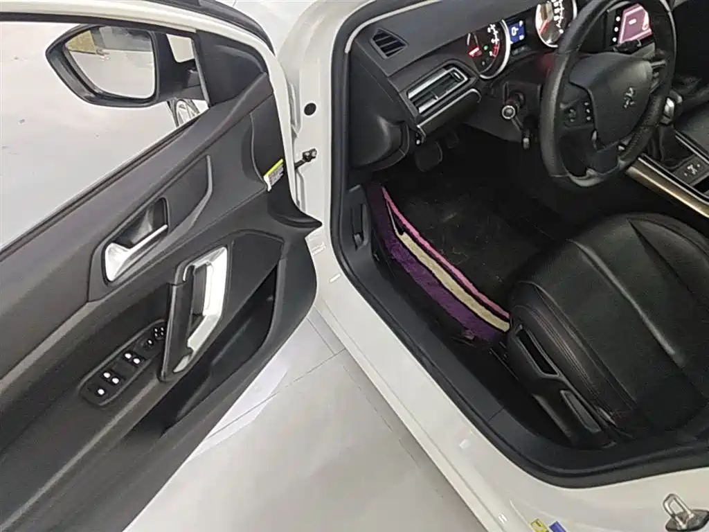 Peugeot 408 2016 1.6T Automatic Luxury Edition фото 16