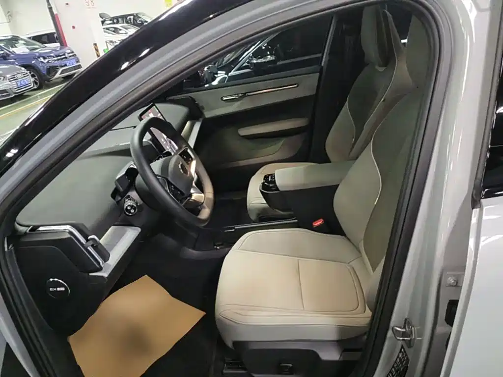 Volvo EX30 2024 2025 RWD Long Range Ultra