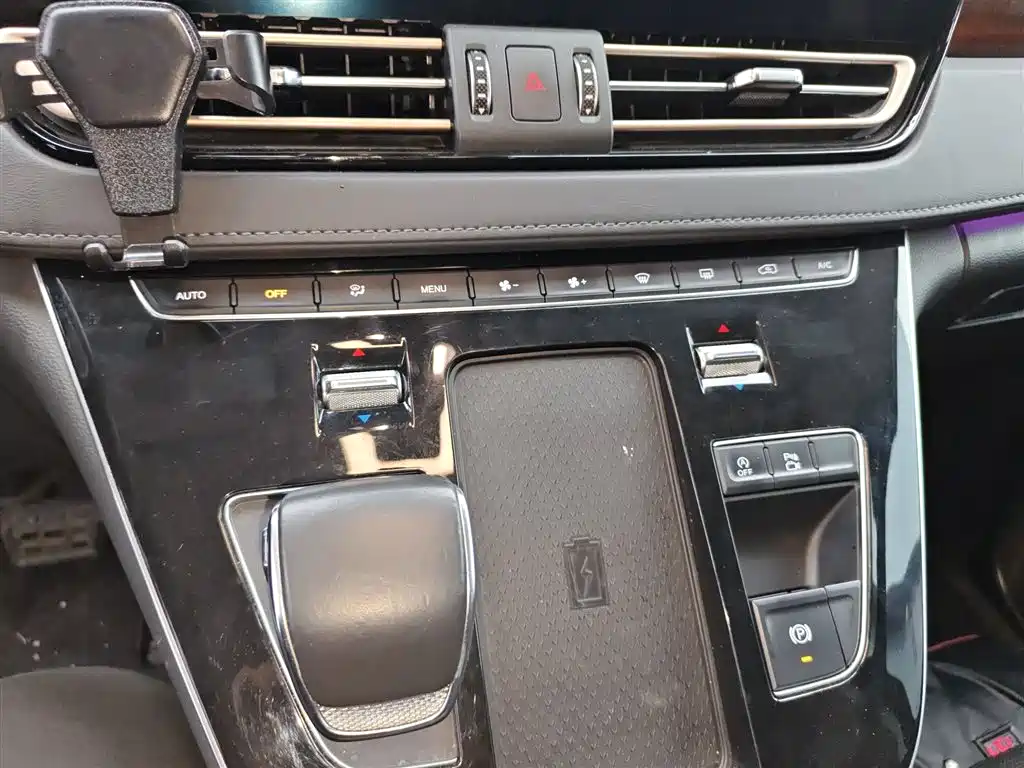Hongqi HQ9 2023 2.0T Smart Connect Flag Enjoy Edition фото 13