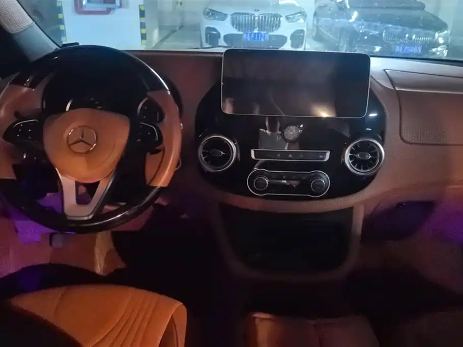 Mercedes-Benz Vito 2023 2.0T Elite 7-Seater фото 12